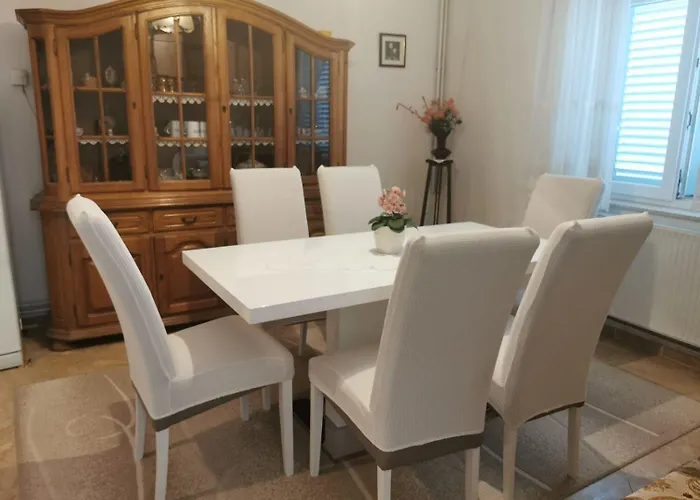 Marija * 特罗吉尔